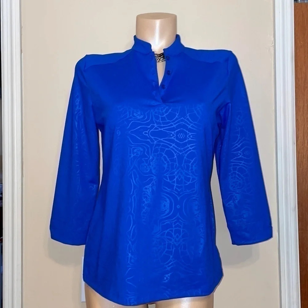 Nancy Lopez women’s Medium 8 10 top shirt blue desert dry 3/4 sleeve Henley golf